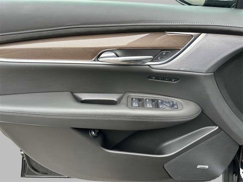 Certified 2025 Cadillac XT6 Premium Luxury w/ Platinum Package image 21