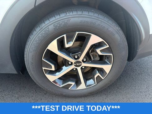 Used 2025 Kia Sportage EX FWD image 12