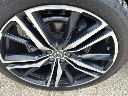 Used 2018 Volvo XC60 T6 R-Design w/ Convenience Package image 14