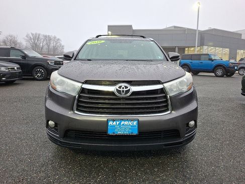 Used 2016 Toyota Highlander XLE image 2