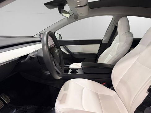 Used 2021 Tesla Model Y Long Range AWD/4WD image 24
