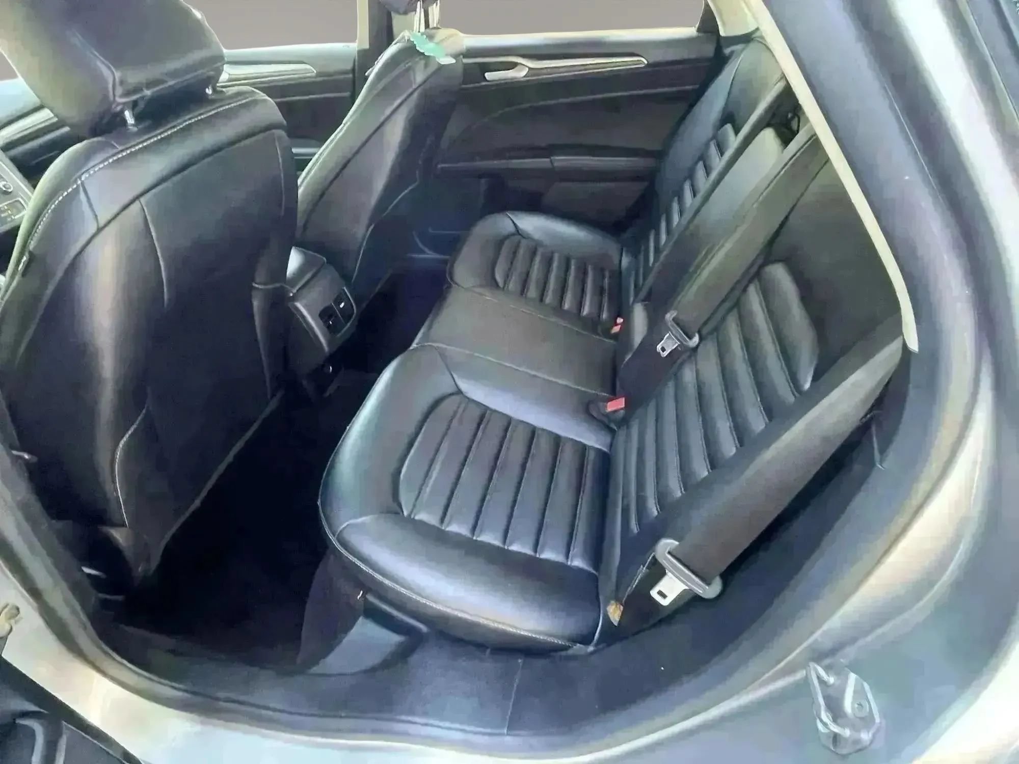 Used 2020 Ford Fusion SEL FWD image 19