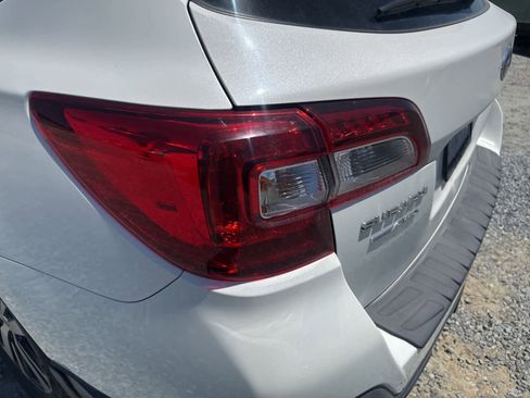 Used 2018 Subaru Outback 2.5i Limited AWD/4WD image 10