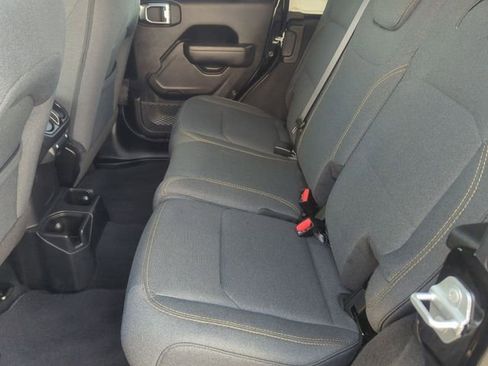 Used 2025 Jeep Wrangler Unlimited Sport AWD/4WD image 21