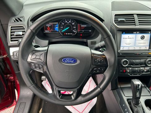 Used 2017 Ford Explorer XLT w/ Equipment Group 202A AWD/4WD image 15