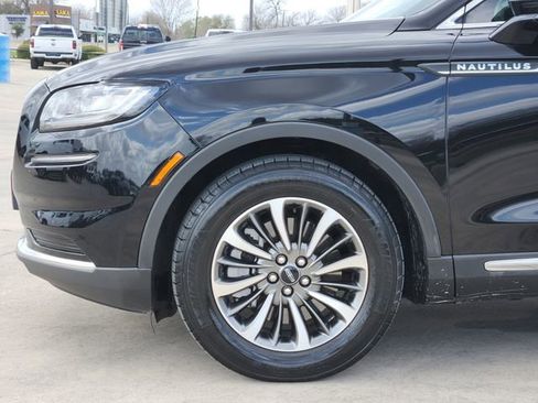 Used 2022 Lincoln Nautilus Reserve image 9