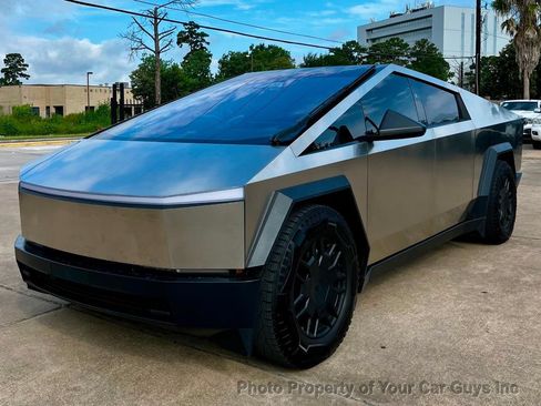 Used 2025 Tesla Cybertruck AWD Crew Cab image 1