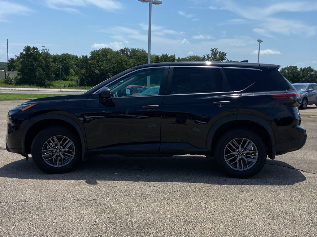 Used 2024 Nissan Rogue S AWD/4WD image 6
