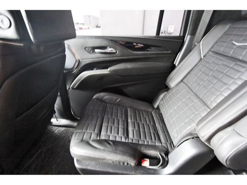 Certified 2024 Cadillac Escalade ESV V w/ Heavy-Duty Trailer Package image 12