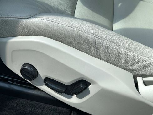 Certified 2022 Volvo XC60 B5 Momentum w/ Advanced Package image 19