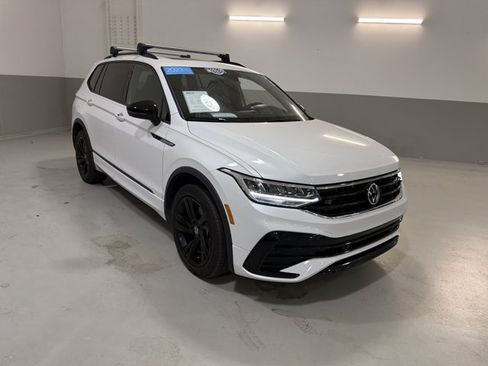 Used 2023 Volkswagen Tiguan SE R-Line AWD/4WD image 4
