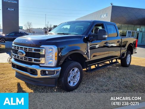 Used 2025 Ford F250 XLT image 1
