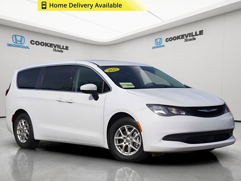 Used 2023 Chrysler Voyager LX image 1