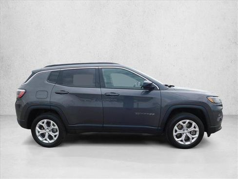 Used 2024 Jeep Compass Latitude AWD/4WD image 7