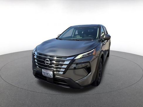 Used 2025 Nissan Rogue SV FWD image 6