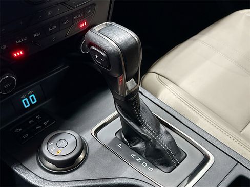 Used 2019 Ford Ranger Lariat w/ Equipment Group 501A Mid image 17