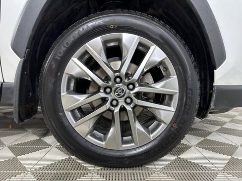 Used 2023 Toyota RAV4 XLE Premium image 9