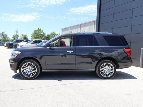 Used 2024 Ford Expedition Limited AWD/4WD image 2