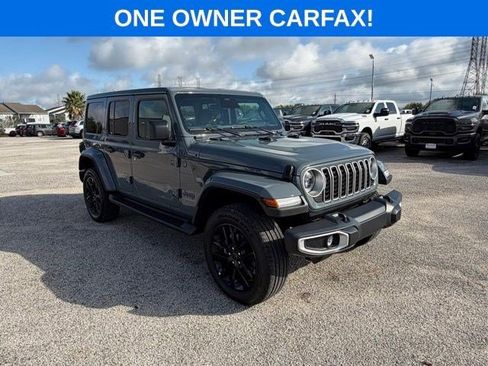 Used 2025 Jeep Wrangler Sahara image 5