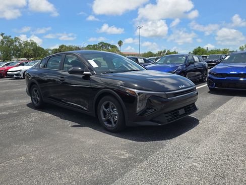 New 2026 Kia K4 FWD image 2