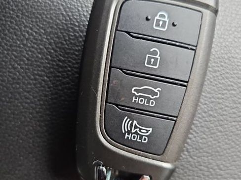 Used 2023 Hyundai Elantra SE FWD image 29