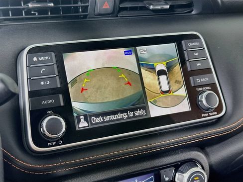 Used 2019 Nissan Kicks SR w/ SR Premium Package FWD image 10