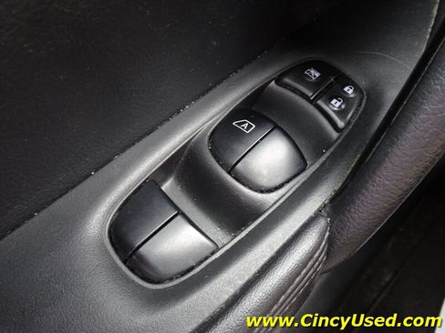 Used 2018 Nissan Rogue S AWD/4WD image 24