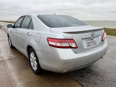 Used 2010 Toyota Camry LE image 7