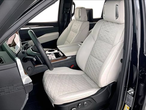 Used 2025 Cadillac Escalade ESV Sport Platinum AWD/4WD image 32