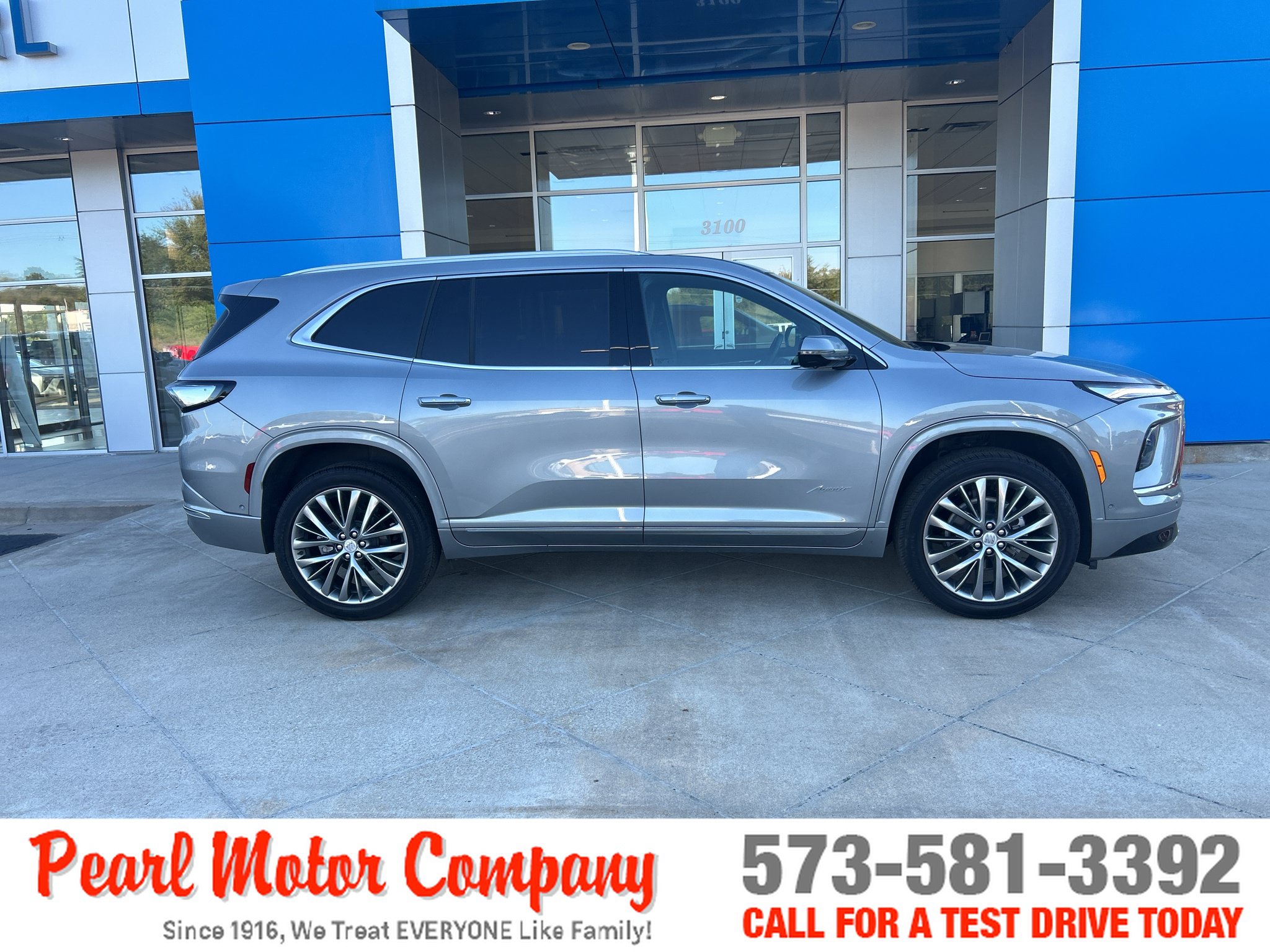 Used 2026 Buick Enclave Avenir w/ Super Cruise Package AWD/4WD image 3