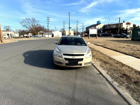 Used 2010 Chevrolet Malibu LT w/ Power Convenience Package image 2