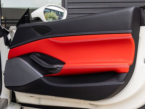 Used 2020 Ferrari Portofino RWD image 47