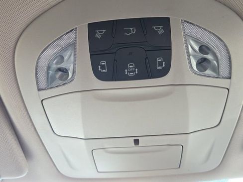 Used 2023 Chrysler Pacifica Touring-L image 31