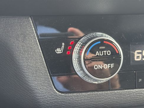 Used 2024 Mitsubishi Outlander SE AWD/4WD image 33