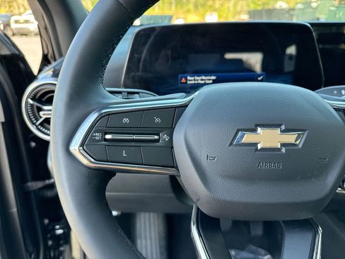 Used 2025 Chevrolet Equinox LT w/ Safety and Technology Package image 17