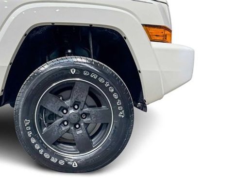 Used 2007 Jeep Commander Sport image 8