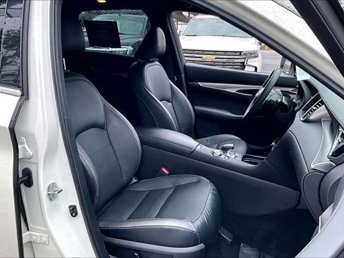 Used 2022 INFINITI QX50 Luxe w/ Appearance Package FWD image 10