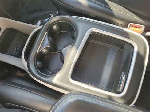 Used 2024 Chrysler Pacifica Touring-L image 15