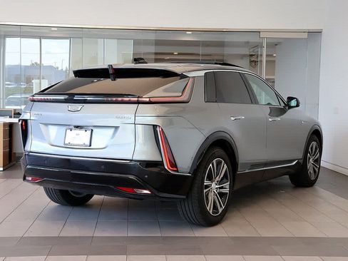 Used 2024 Cadillac Lyriq Luxury AWD/4WD image 5