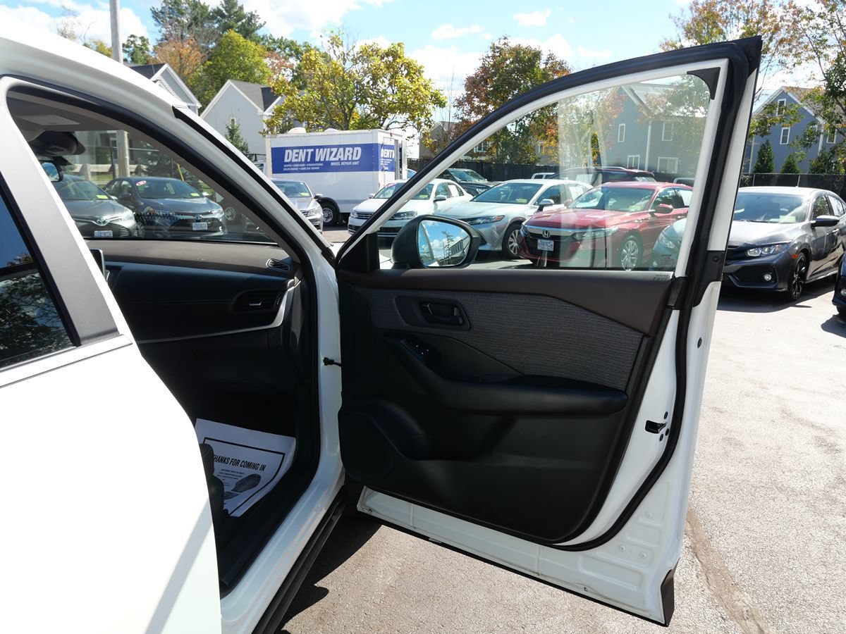 Used 2023 Nissan Rogue S AWD/4WD image 21