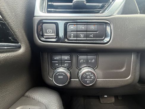 Used 2025 GMC Yukon Denali AWD/4WD image 19