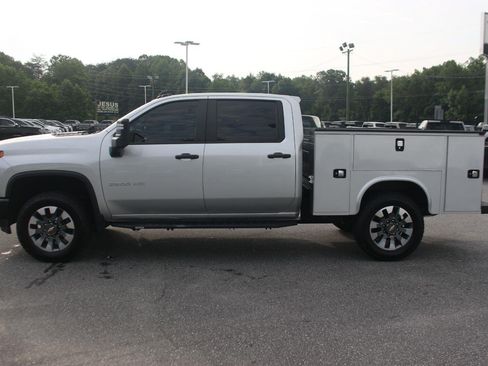 Used 2023 Chevrolet Silverado 2500 Custom w/ Custom Value Package AWD/4WD image 5
