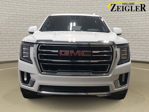 Used 2024 GMC Yukon XL SLT image 2