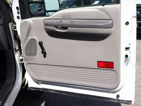 Used 2001 Ford F550 2WD Regular Cab Super Duty image 22