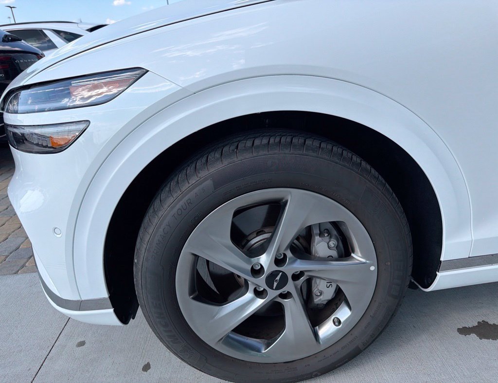 Used 2026 Genesis GV70 2.5T Advanced AWD/4WD image 4