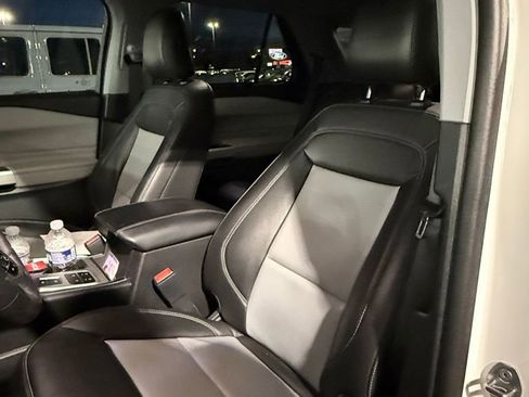 Used 2024 Ford Explorer XLT w/ Equipment Group 202A image 11