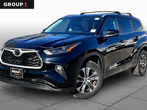 Used 2023 Toyota Highlander XLE AWD/4WD image 1