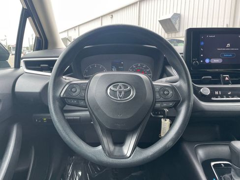 Used 2025 Toyota Corolla LE image 25