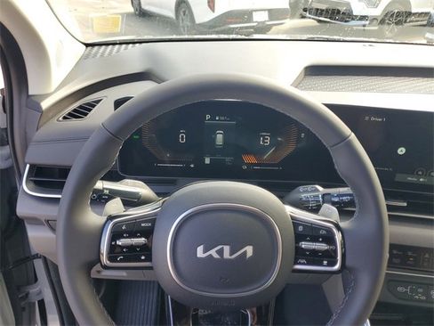New 2026 Kia Carnival EX image 13