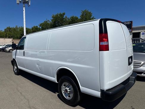 Used 2019 GMC Savana 3500 Extended w/ Driver Convenience Package RWD image 5
